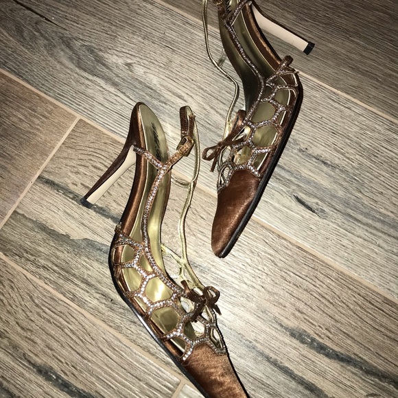 New Arrival!! Wild Rose sexy low heels 8 1/2 rhinestones bronze satiny material - Picture 3 of 7